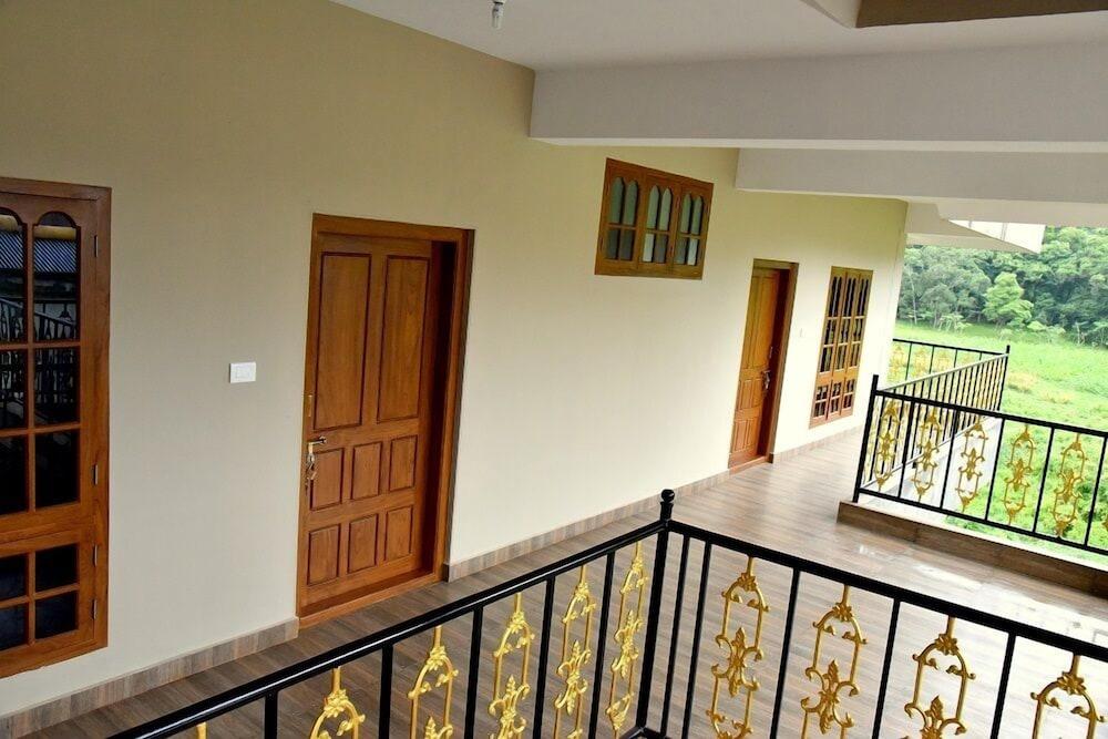 Jungle Palace Homestay Thekkady Exteriör bild