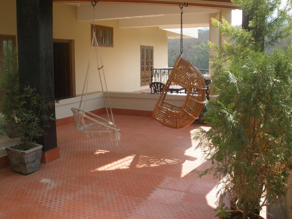 Jungle Palace Homestay Thekkady Exteriör bild