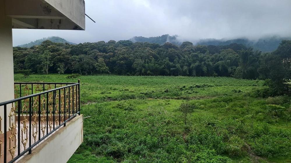 Jungle Palace Homestay Thekkady Exteriör bild