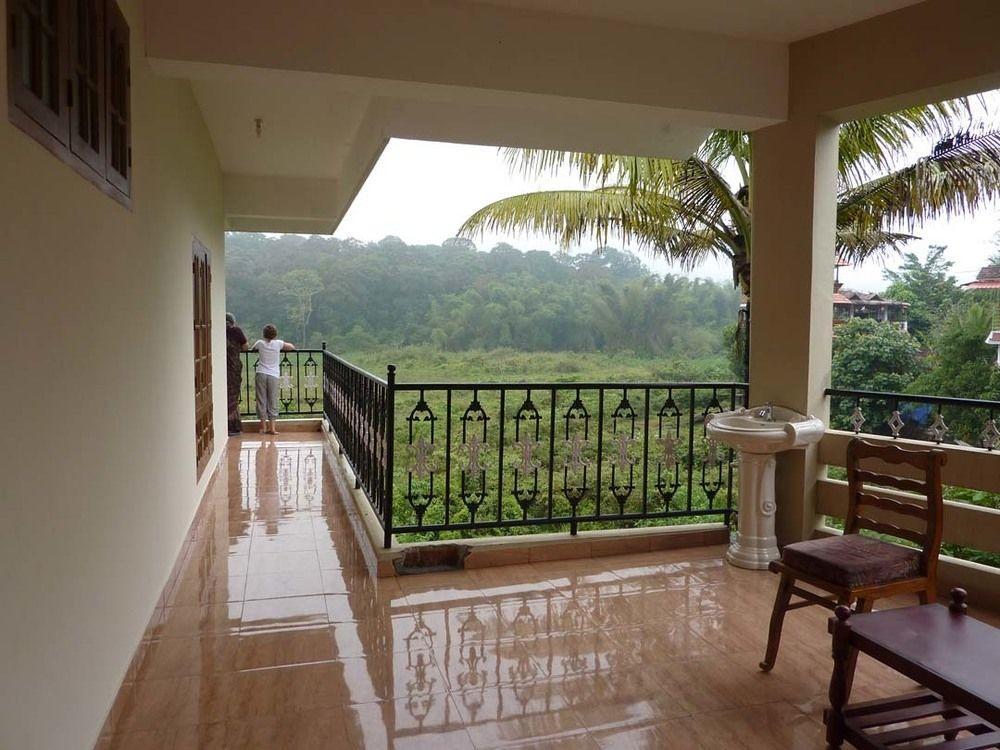 Jungle Palace Homestay Thekkady Exteriör bild