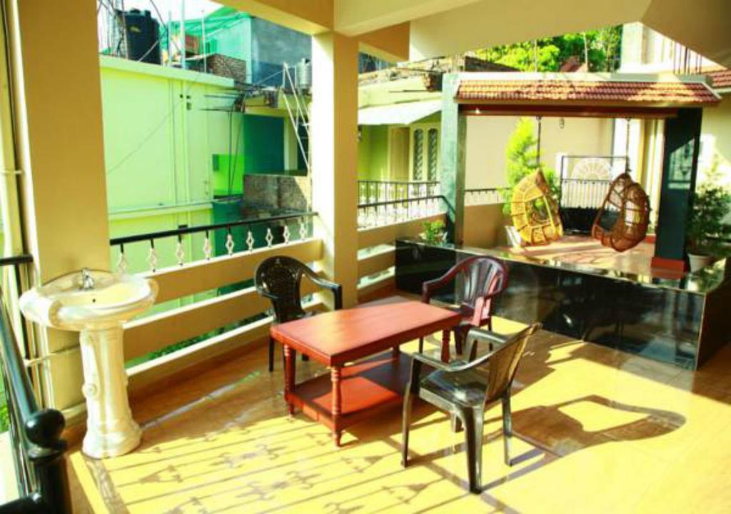 Jungle Palace Homestay Thekkady Exteriör bild
