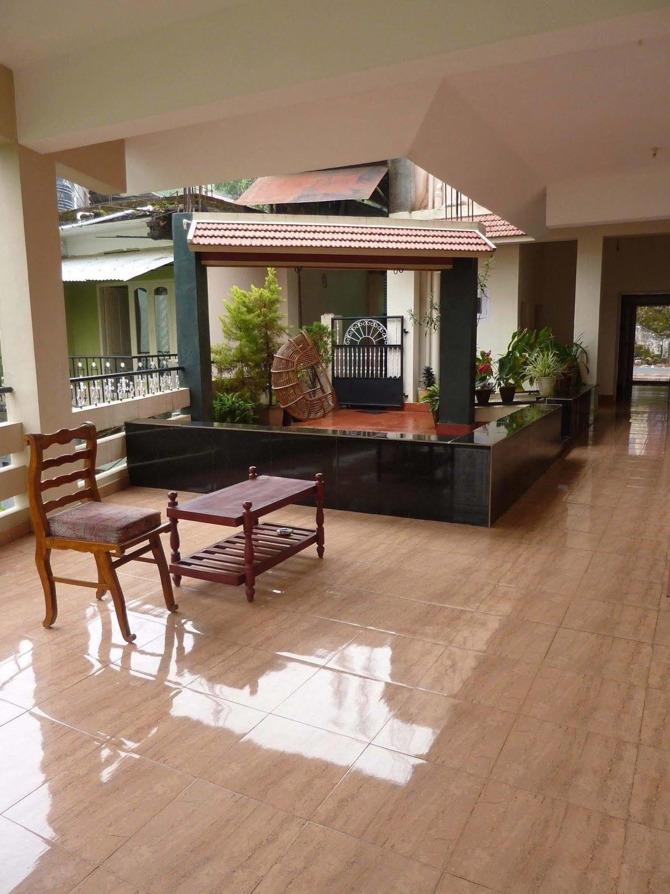 Jungle Palace Homestay Thekkady Exteriör bild