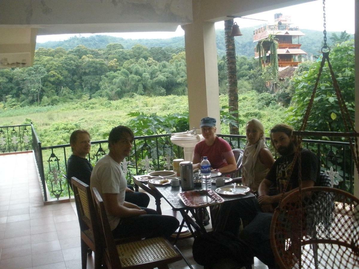 Jungle Palace Homestay Thekkady Exteriör bild